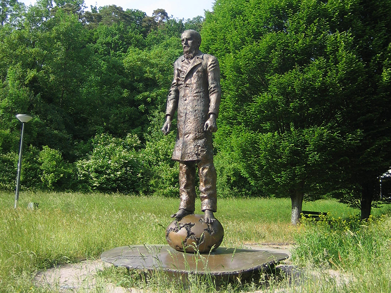 Памятник Ф.М. Достоевскому в Баден-Бадене