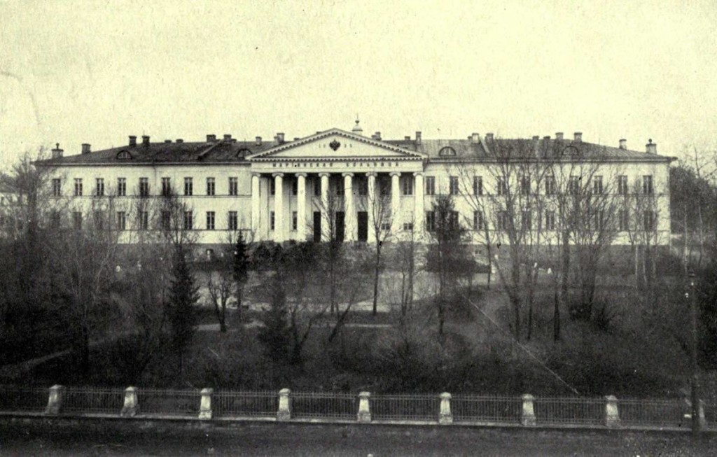 Старая фотография Мариинской больницы для бедных в Москве, где родился Достоевский Ф.М.