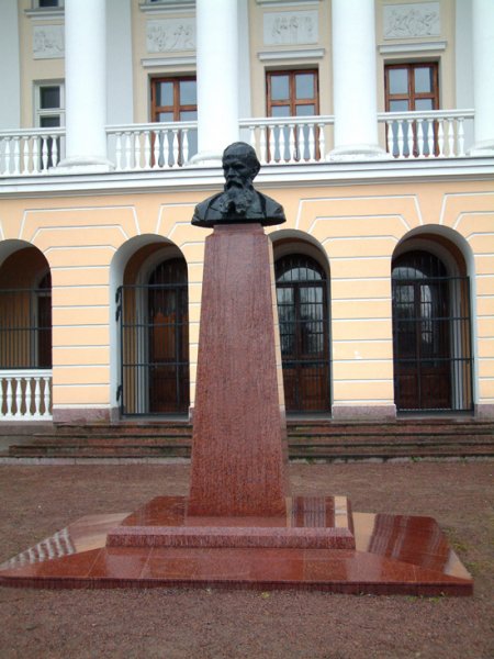 Памятник Ф.М. Достоевскому в Таллине